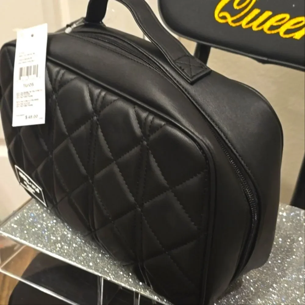 Kendall & Kylie Logo‎ Quilted Hanging Travel Cosmetic Bag